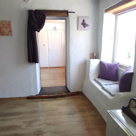 Lejlighed Rustic Village Retreat