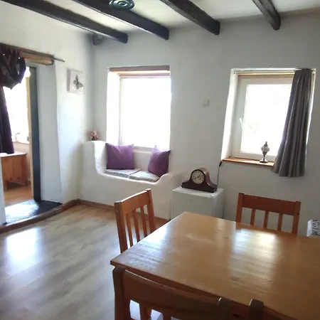 Rustic Village Retreat *