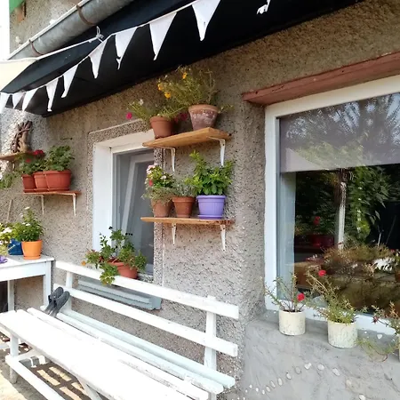 Rustic Village Retreat Διαμέρισμα