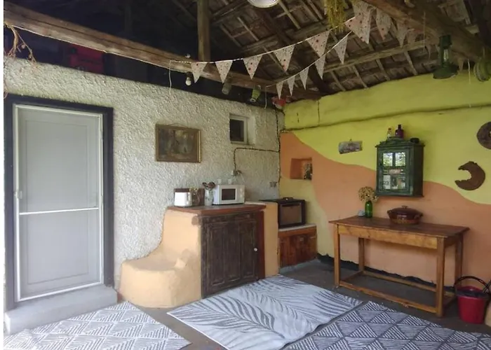 Rustic Village Retreat Apartmán